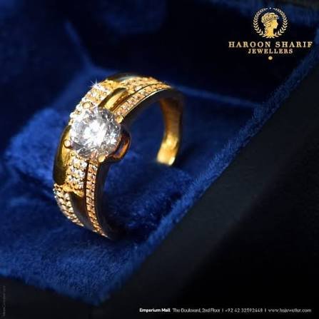 Elegant Gold Band Ring